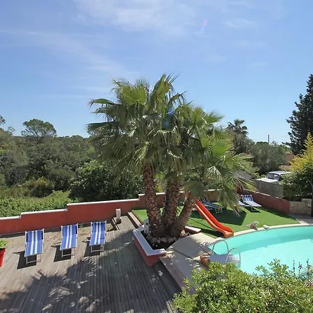 Hébergement de vacances Luxurious Holiday In Roquebrune-sur-argens With Jacuzzi *