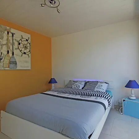 Hébergement de vacances Luxurious Holiday In Roquebrune-sur-argens With Jacuzzi *