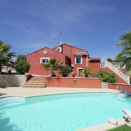 Hébergement de vacances Luxurious Holiday In Roquebrune-sur-argens With Jacuzzi *