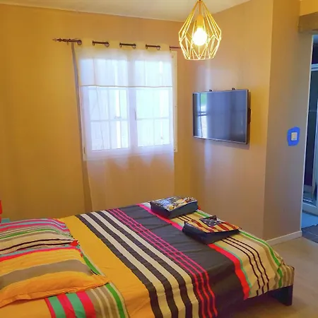 Hébergement de vacances Luxurious Holiday In Roquebrune-sur-argens With Jacuzzi