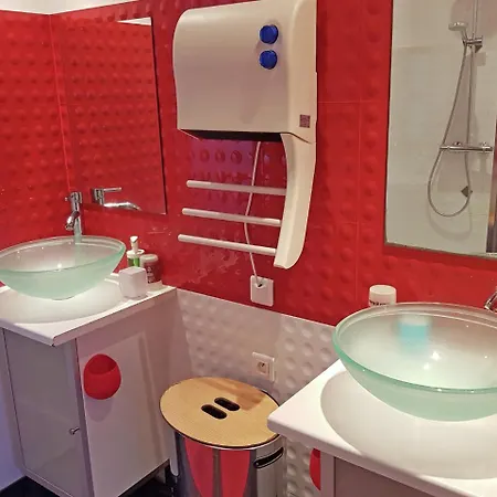 Luxurious Holiday In Roquebrune-sur-argens With Jacuzzi Hébergement de vacances La Bouverie
